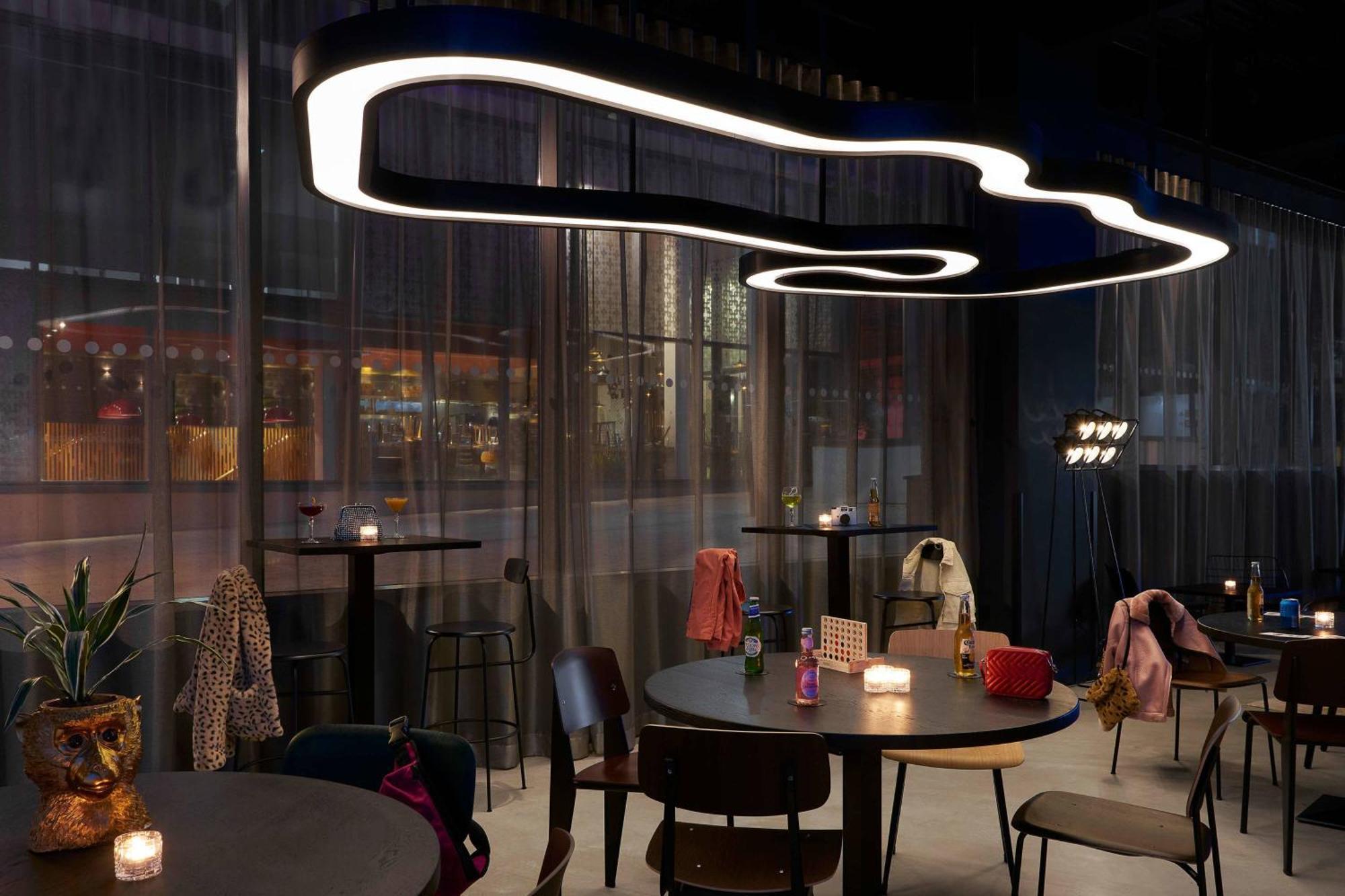Moxy Milton Keynes Otel Dış mekan fotoğraf